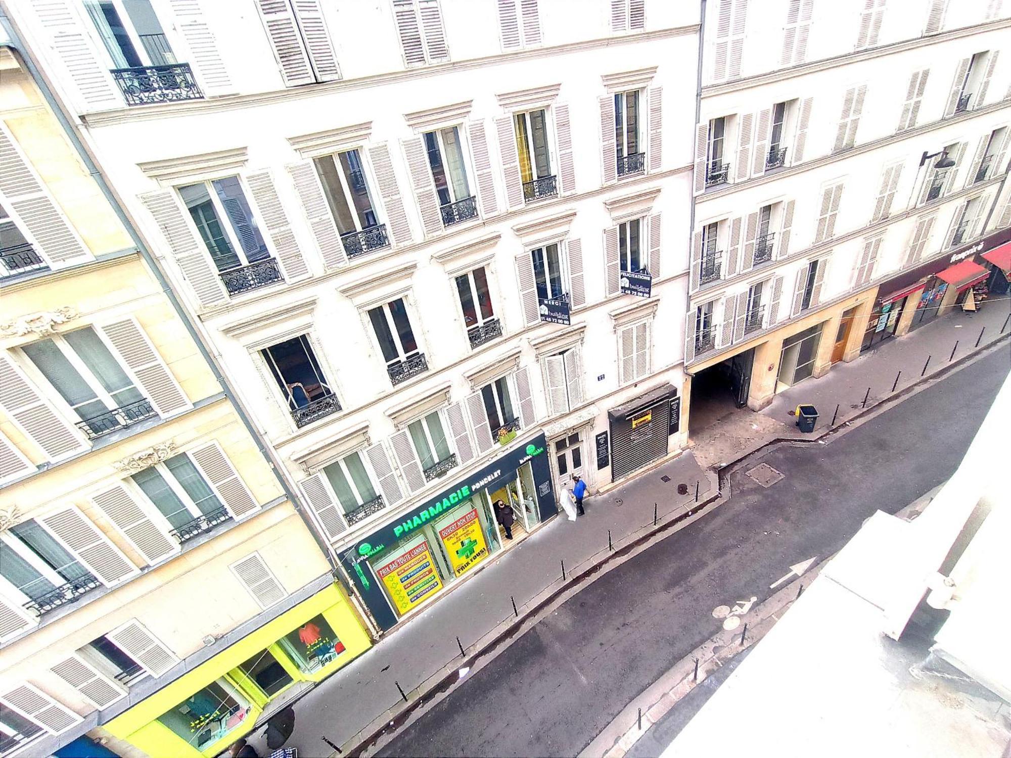 In Near Arc De Triomphe